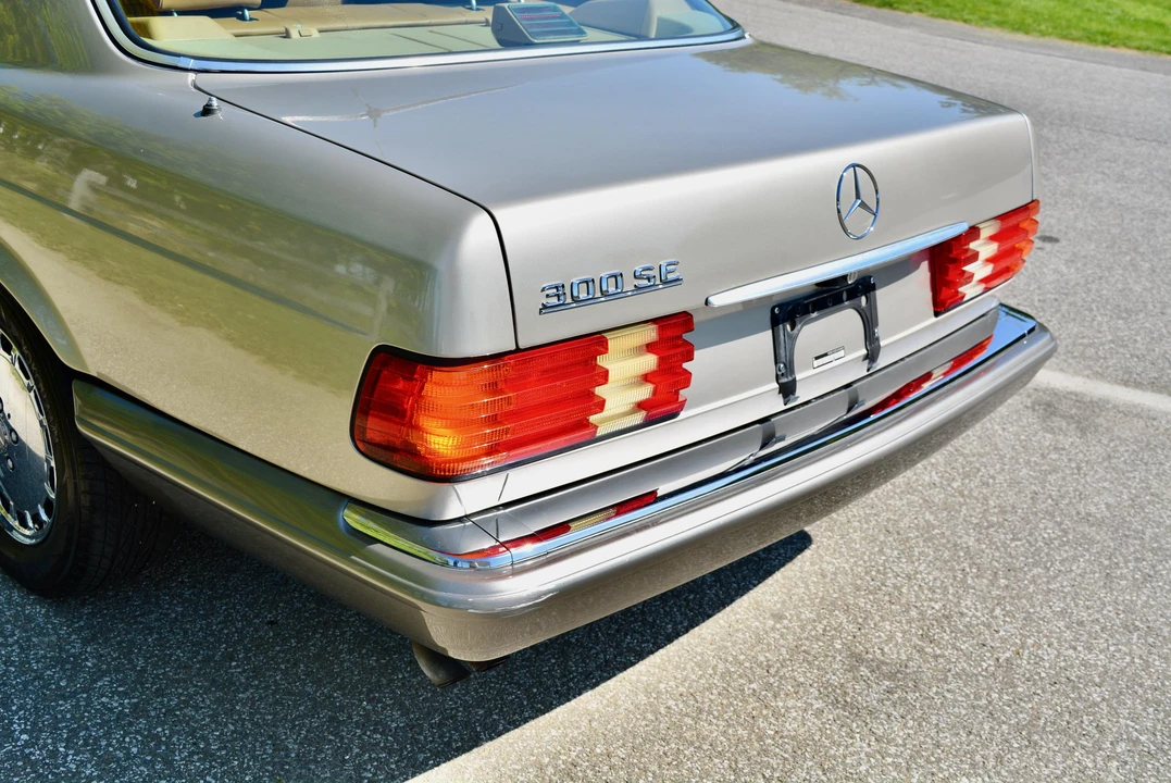 1990 Mercedes-Benz W126 S-Class Sedan - Image 26 of 31