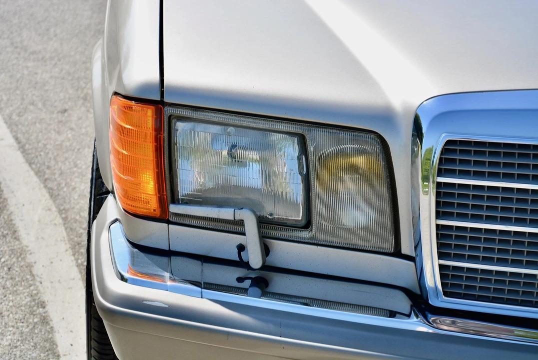 1990 Mercedes-Benz W126 S-Class Sedan - Image 13 of 31