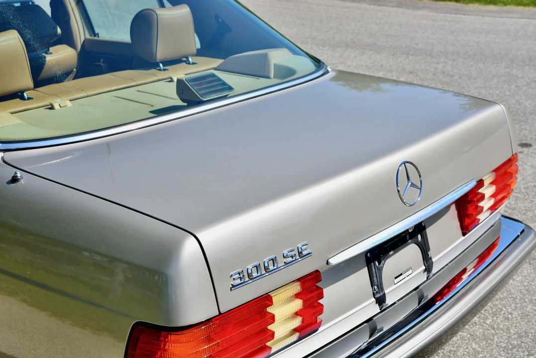 1990 Mercedes-Benz W126 S-Class Sedan - Image 25 of 31