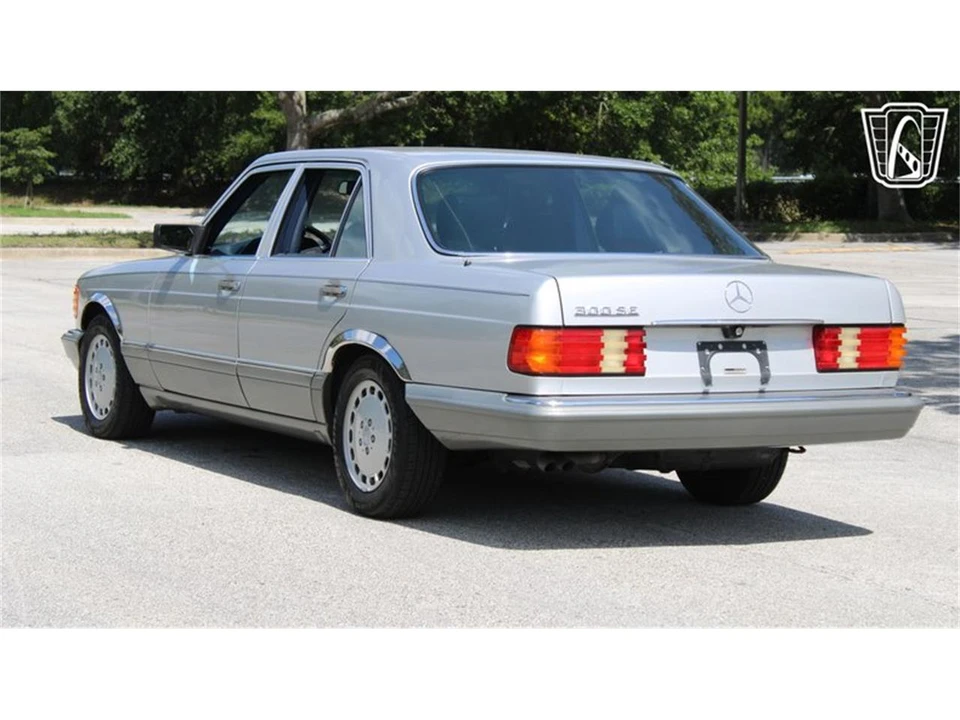 1990 Mercedes-Benz W126 S-Class Sedan - Image 12 of 31