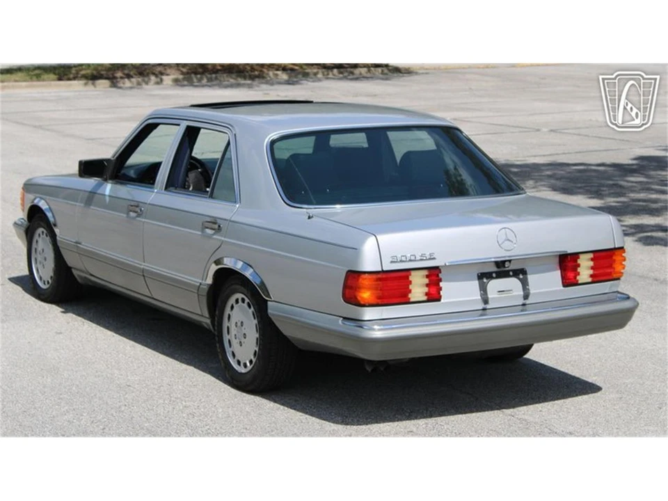 1990 Mercedes-Benz W126 S-Class Sedan - Image 13 of 31