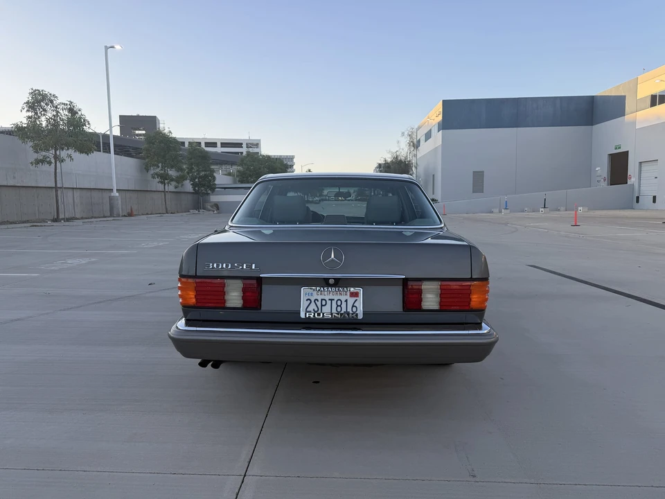 1990 Mercedes-Benz W126 S-Class Sedan - Image 24 of 31