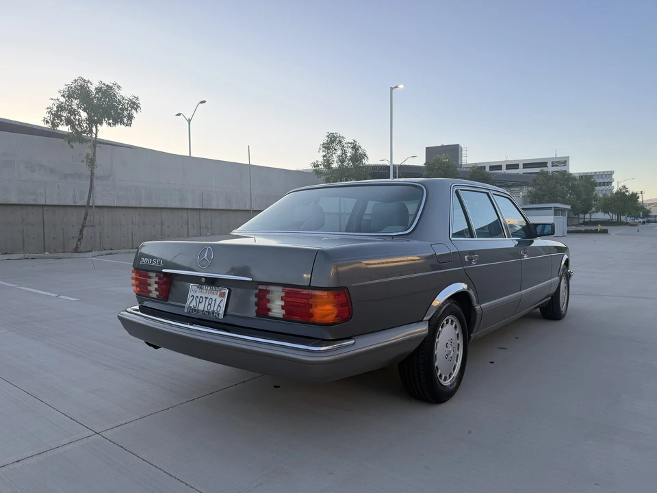 1990 Mercedes-Benz W126 S-Class Sedan - Image 20 of 31