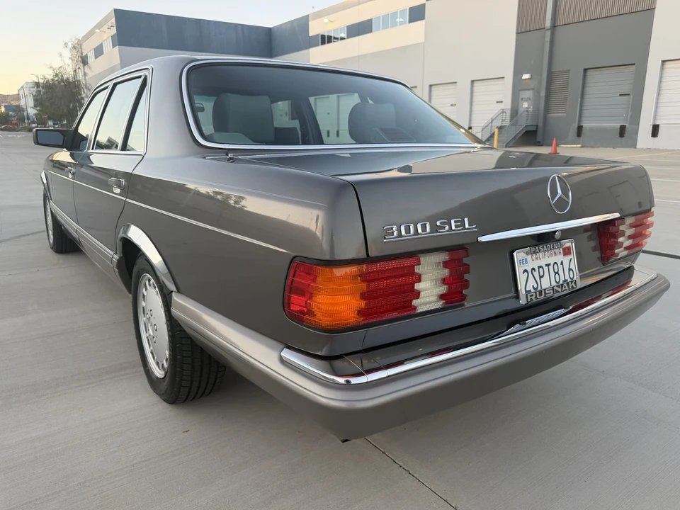 1990 Mercedes-Benz W126 S-Class Sedan - Image 29 of 31