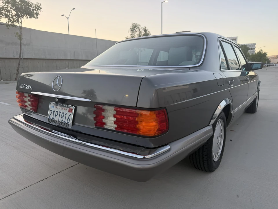 1990 Mercedes-Benz W126 S-Class Sedan - Image 21 of 31
