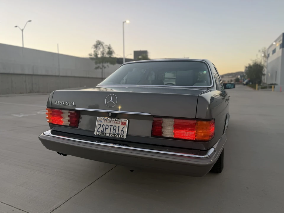 1990 Mercedes-Benz W126 S-Class Sedan - Image 23 of 31
