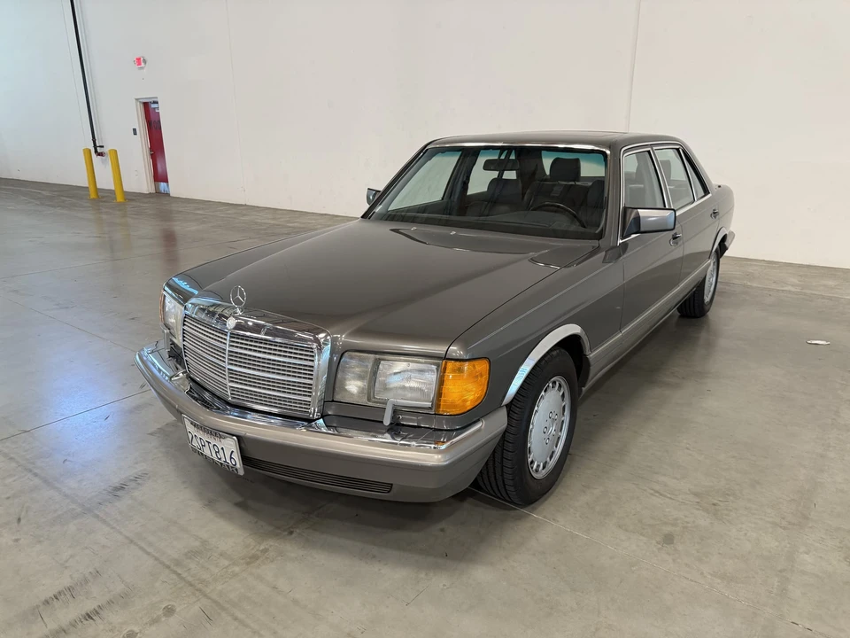 1990 Mercedes-Benz W126 S-Class Sedan - Image 2 of 31