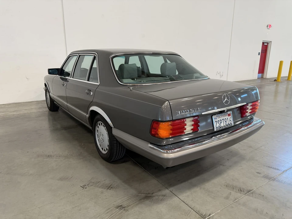 1990 Mercedes-Benz W126 S-Class Sedan - Image 30 of 31
