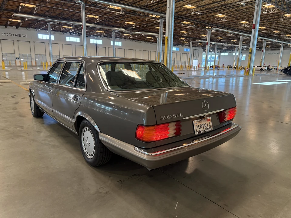 1990 Mercedes-Benz W126 S-Class Sedan - Image 31 of 31