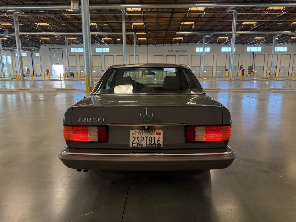 1990 Mercedes-Benz W126 S-Class Sedan - Image 27 of 31