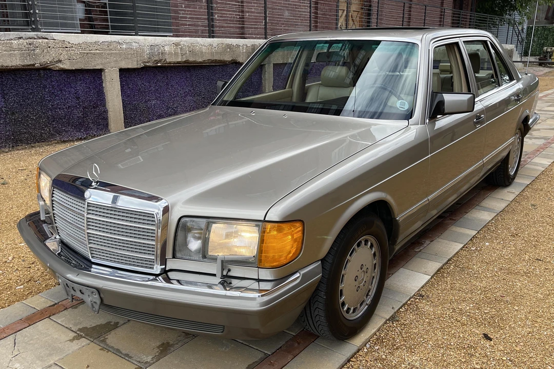 1990 Mercedes-Benz W126 S-Class Sedan - Image 2 of 31