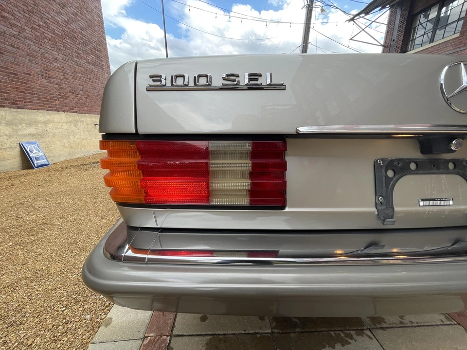 1990 Mercedes-Benz W126 S-Class Sedan - Image 18 of 31