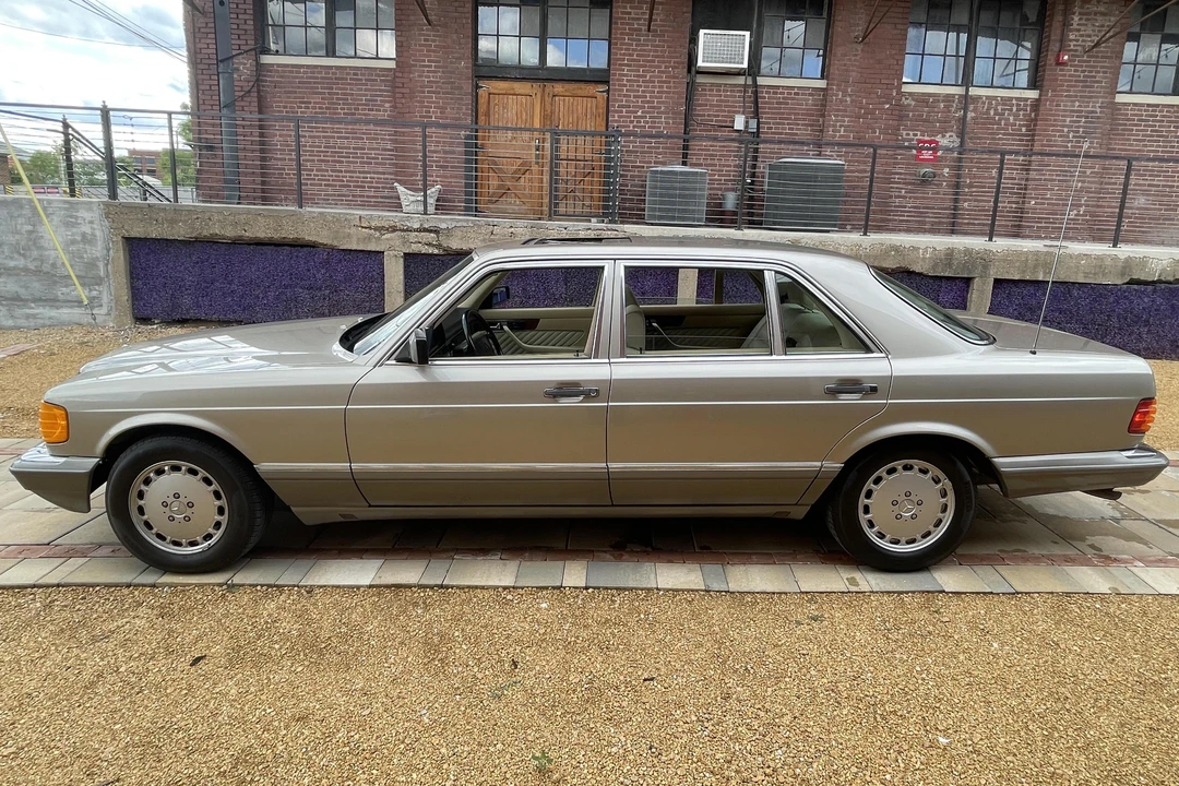 1990 Mercedes-Benz W126 S-Class Sedan - Image 3 of 31