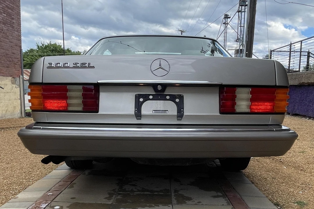 1990 Mercedes-Benz W126 S-Class Sedan - Image 5 of 31