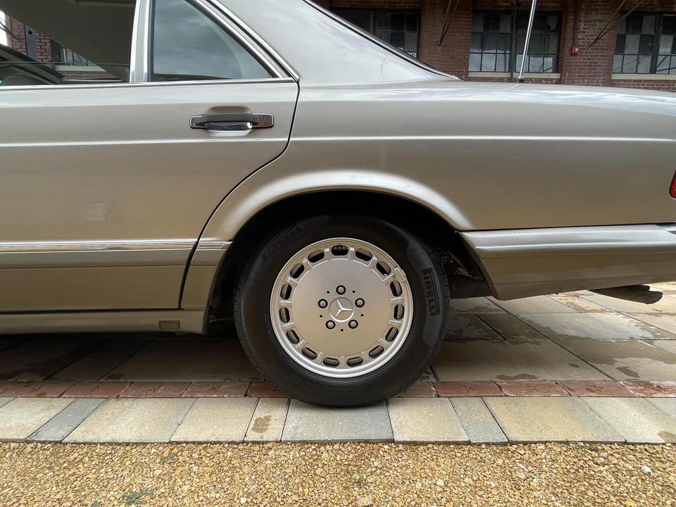 1990 Mercedes-Benz W126 S-Class Sedan - Image 17 of 31