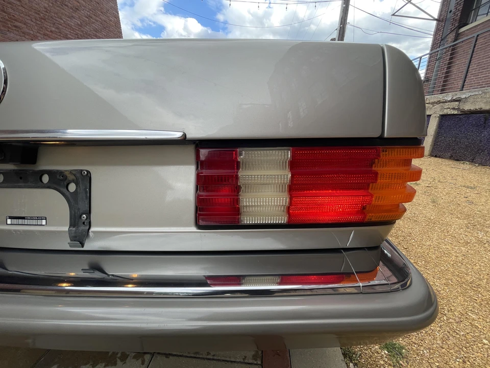 1990 Mercedes-Benz W126 S-Class Sedan - Image 20 of 31