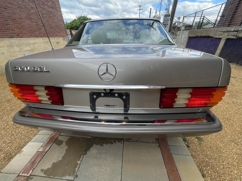 1990 Mercedes-Benz W126 S-Class Sedan - Image 8 of 31