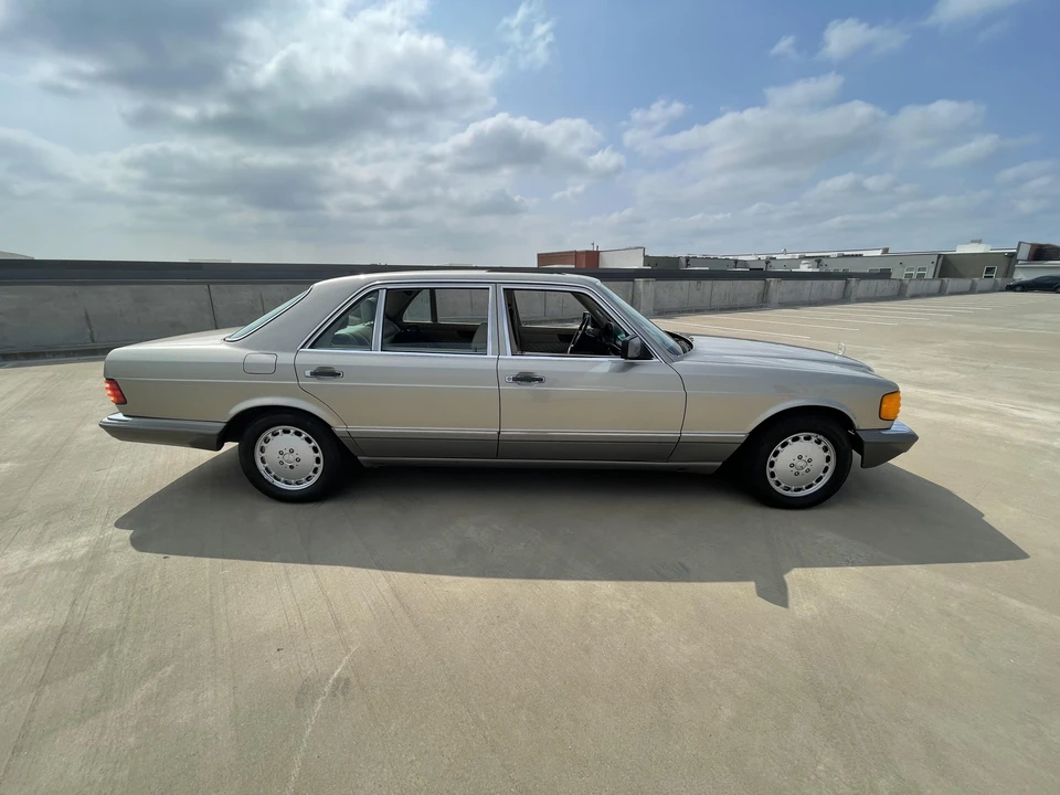 1990 Mercedes-Benz W126 S-Class Sedan - Image 10 of 31