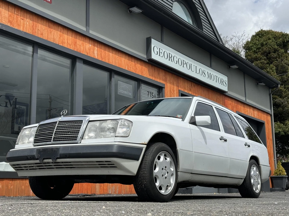 1990 Mercedes-Benz W124 E-Class - Image 2 of 31