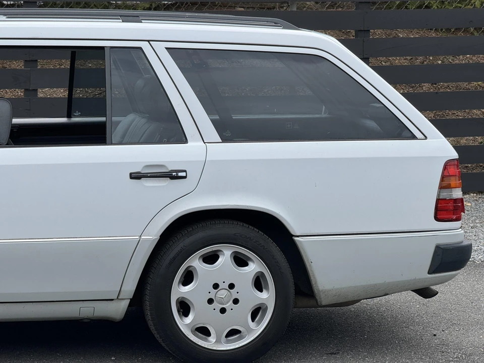 1990 Mercedes-Benz W124 E-Class - Image 29 of 31