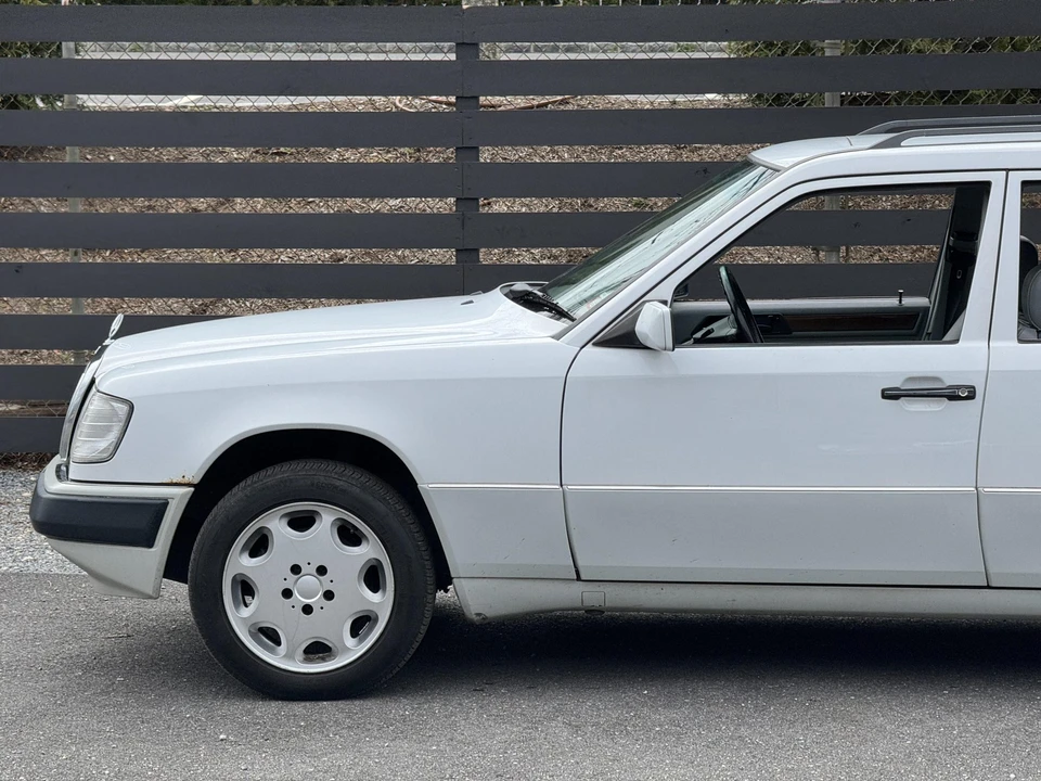 1990 Mercedes-Benz W124 E-Class - Image 25 of 31
