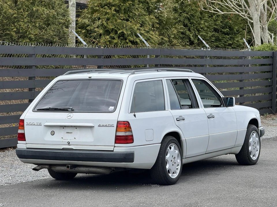 1990 Mercedes-Benz W124 E-Class - Image 15 of 31