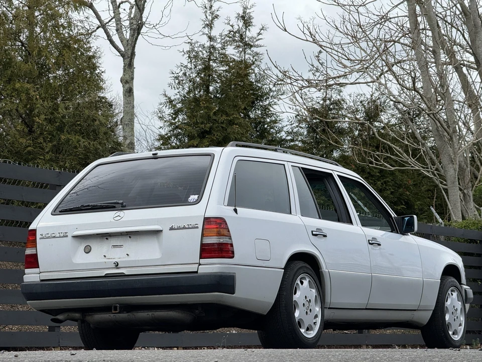1990 Mercedes-Benz W124 E-Class - Image 13 of 31