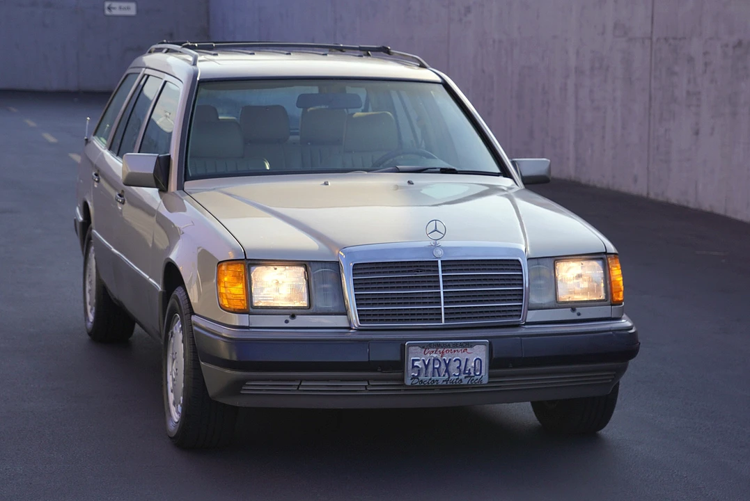 1990 Mercedes-Benz W124 E-Class - Image 13 of 31