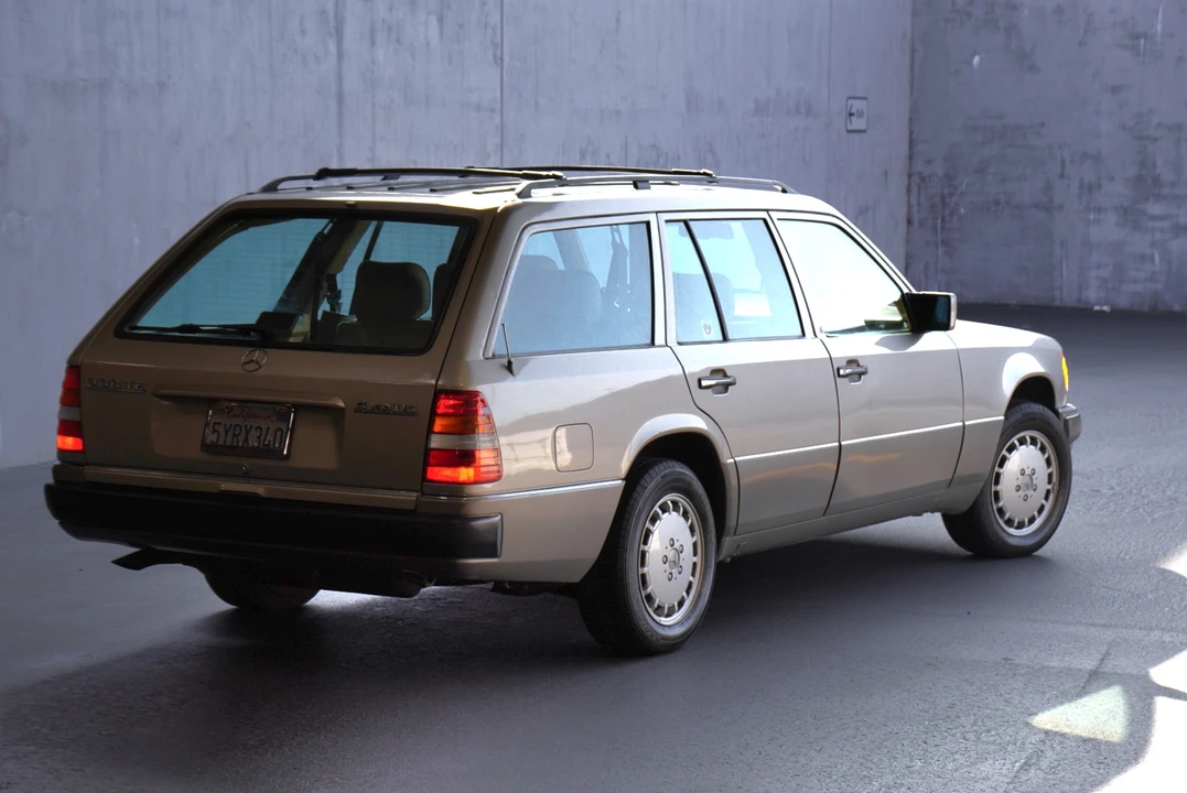 1990 Mercedes-Benz W124 E-Class - Image 25 of 31