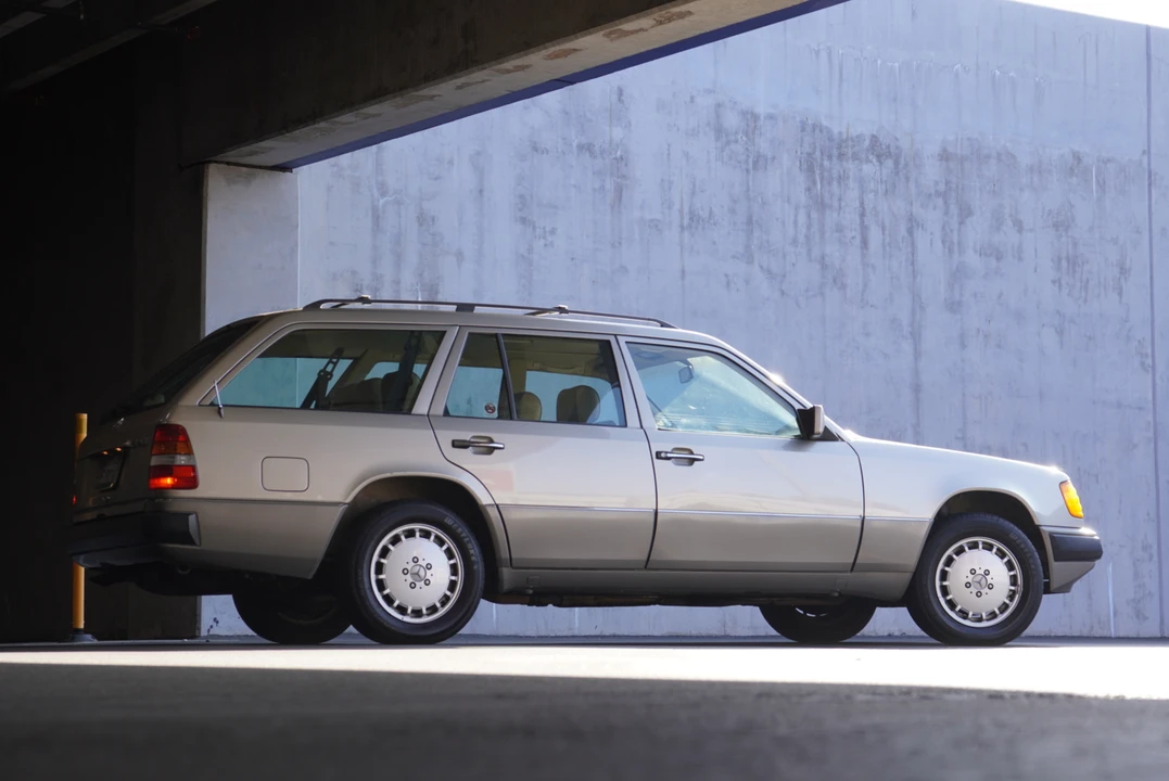 1990 Mercedes-Benz W124 E-Class - Image 18 of 31
