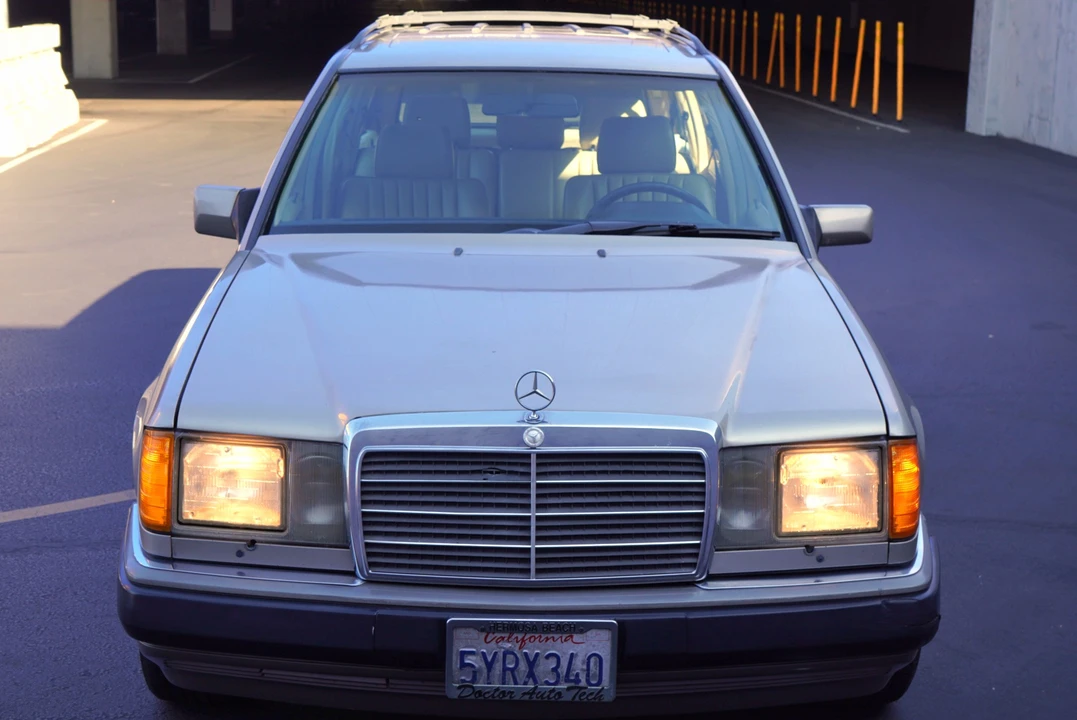 1990 Mercedes-Benz W124 E-Class - Image 10 of 31
