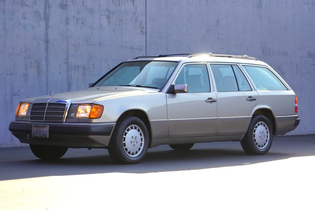 1990 Mercedes-Benz W124 E-Class - Image 2 of 31