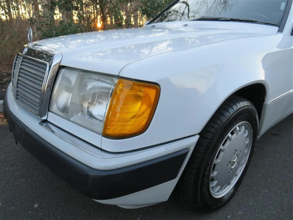 1990 Mercedes-Benz W124 E-Class - Image 24 of 31