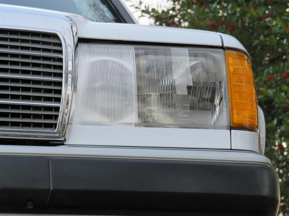 1990 Mercedes-Benz W124 E-Class - Image 17 of 31