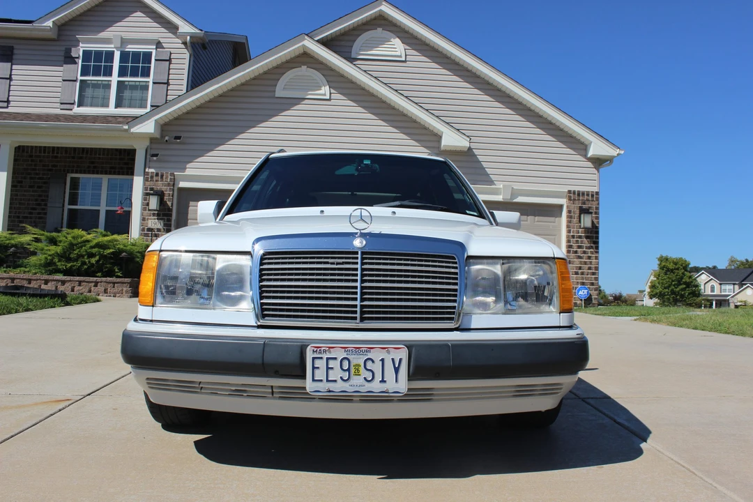 1990 Mercedes-Benz W124 E-Class - Image 9 of 31