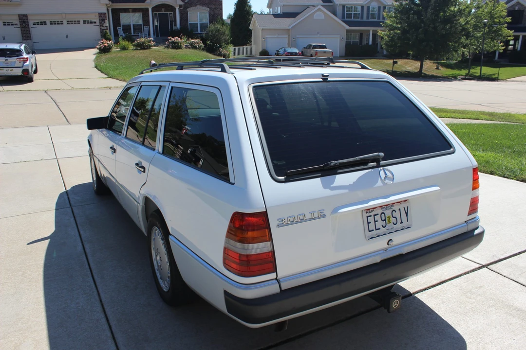 1990 Mercedes-Benz W124 E-Class - Image 30 of 31