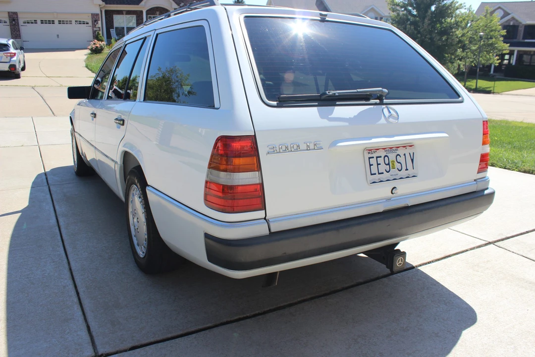 1990 Mercedes-Benz W124 E-Class - Image 29 of 31