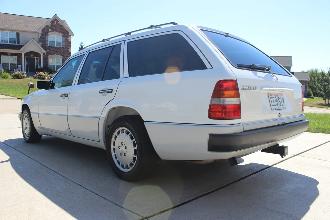 1990 Mercedes-Benz W124 E-Class - Image 25 of 31