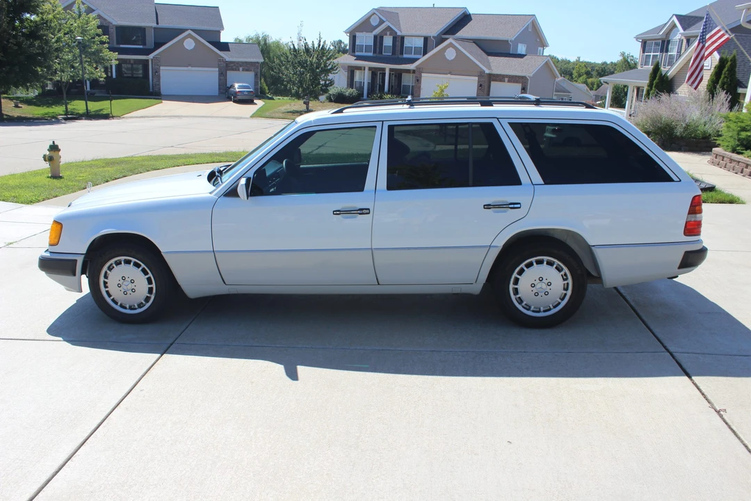 1990 Mercedes-Benz W124 E-Class - Image 24 of 31
