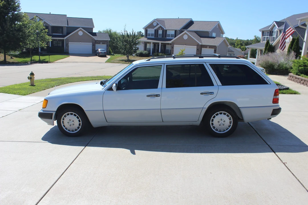 1990 Mercedes-Benz W124 E-Class - Image 23 of 31
