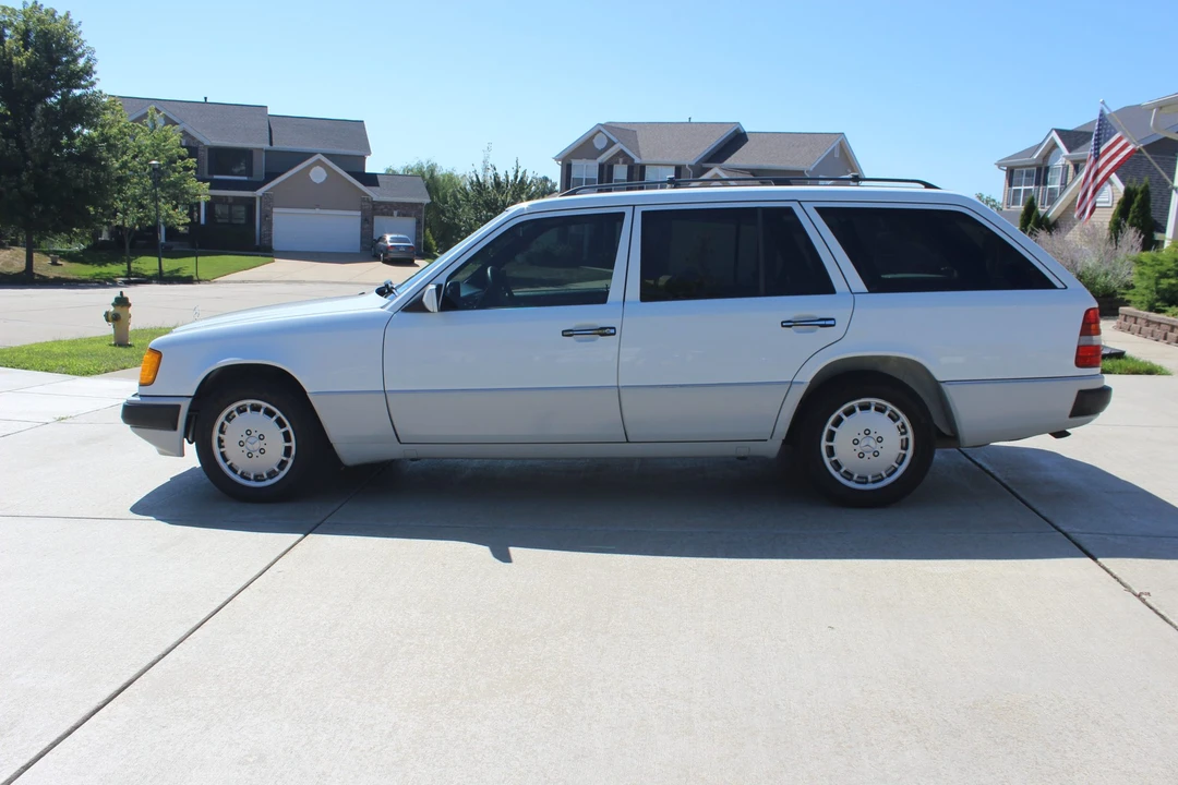 1990 Mercedes-Benz W124 E-Class - Image 22 of 31