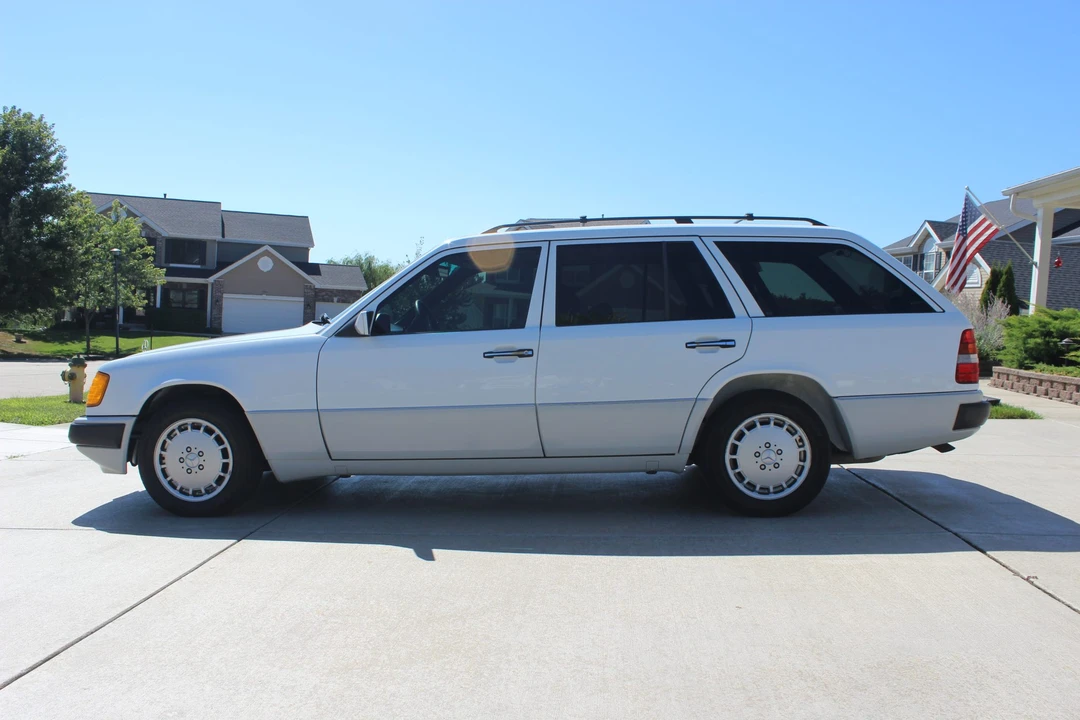 1990 Mercedes-Benz W124 E-Class - Image 21 of 31