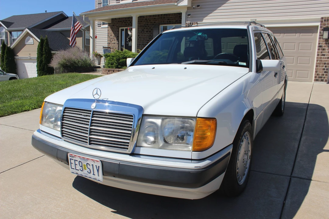 1990 Mercedes-Benz W124 E-Class - Image 13 of 31