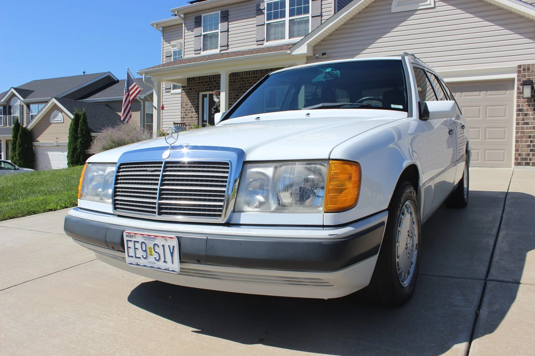 1990 Mercedes-Benz W124 E-Class - Image 12 of 31
