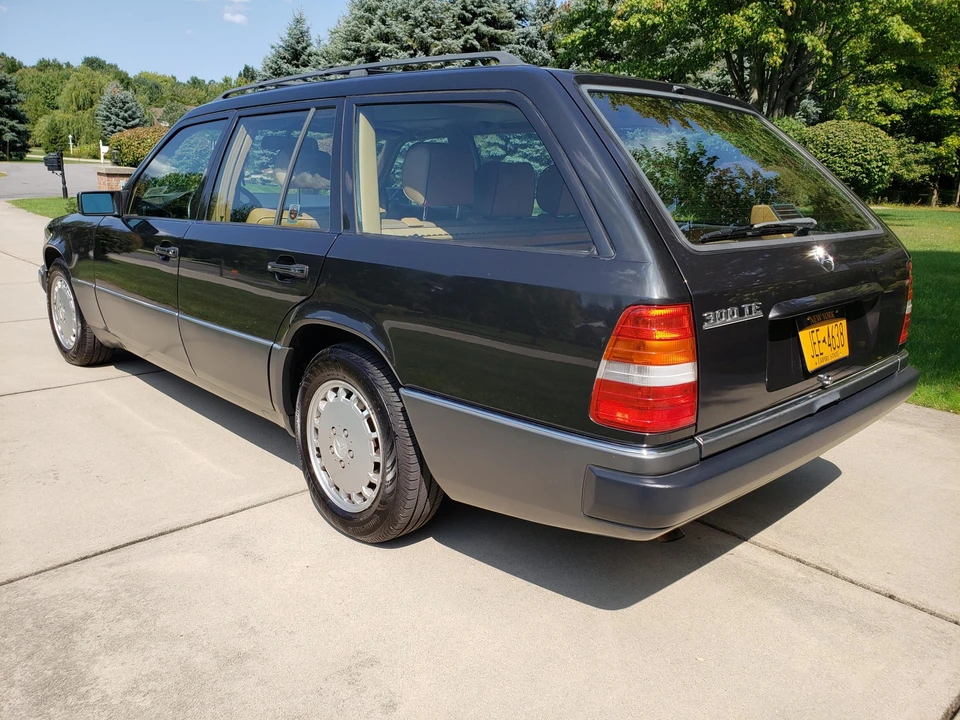 1990 Mercedes-Benz W124 E-Class - Image 29 of 31