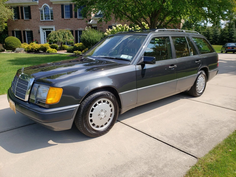 1990 Mercedes-Benz W124 E-Class - Image 2 of 31