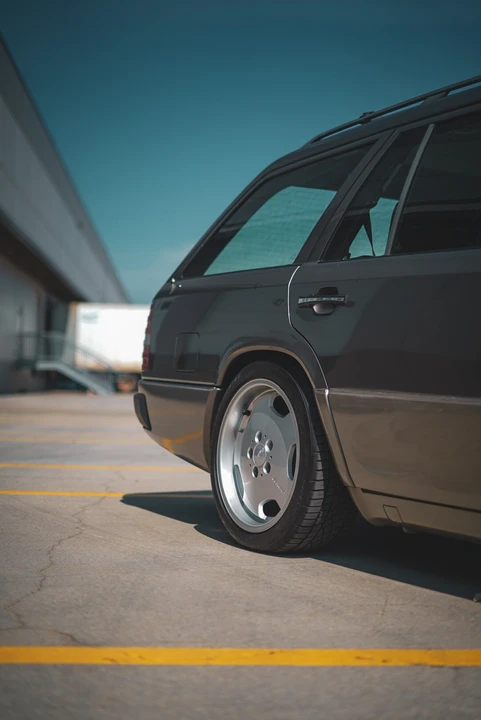 1990 Mercedes-Benz W124 E-Class - Image 25 of 31