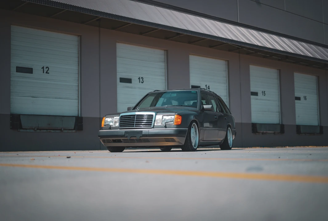 1990 Mercedes-Benz W124 E-Class - Image 13 of 31
