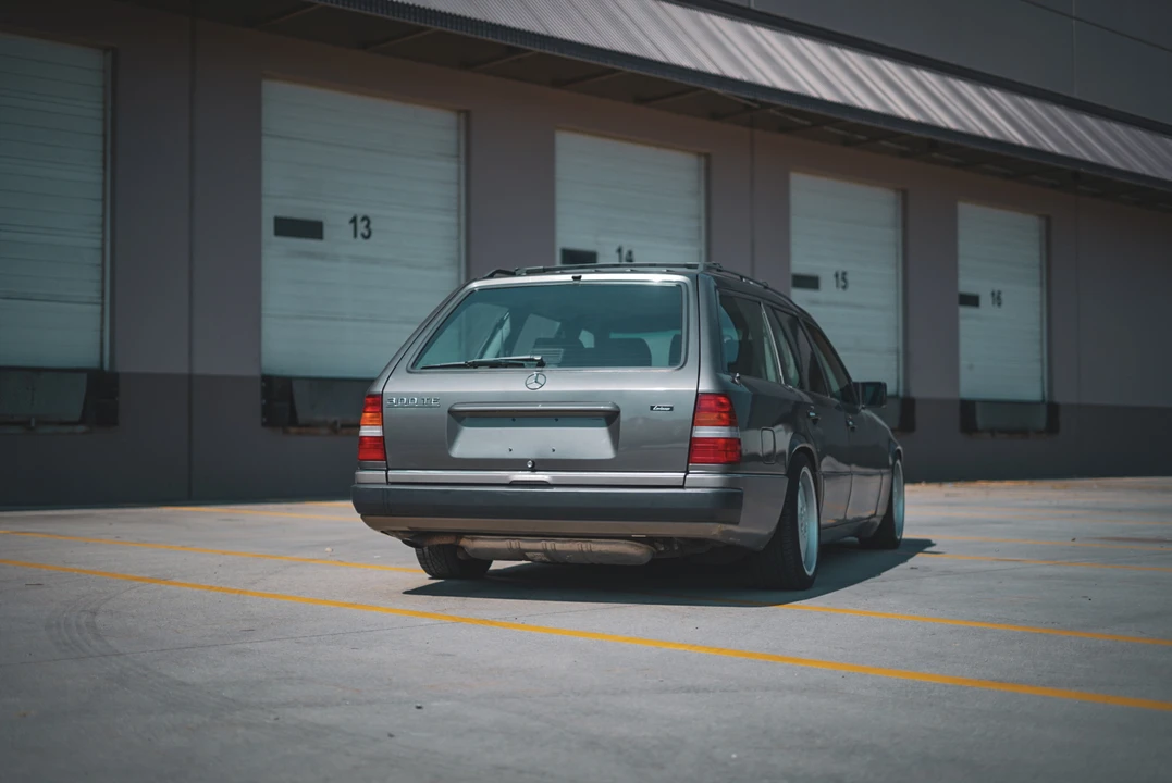 1990 Mercedes-Benz W124 E-Class - Image 16 of 31