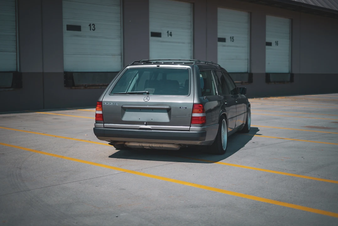 1990 Mercedes-Benz W124 E-Class - Image 17 of 31